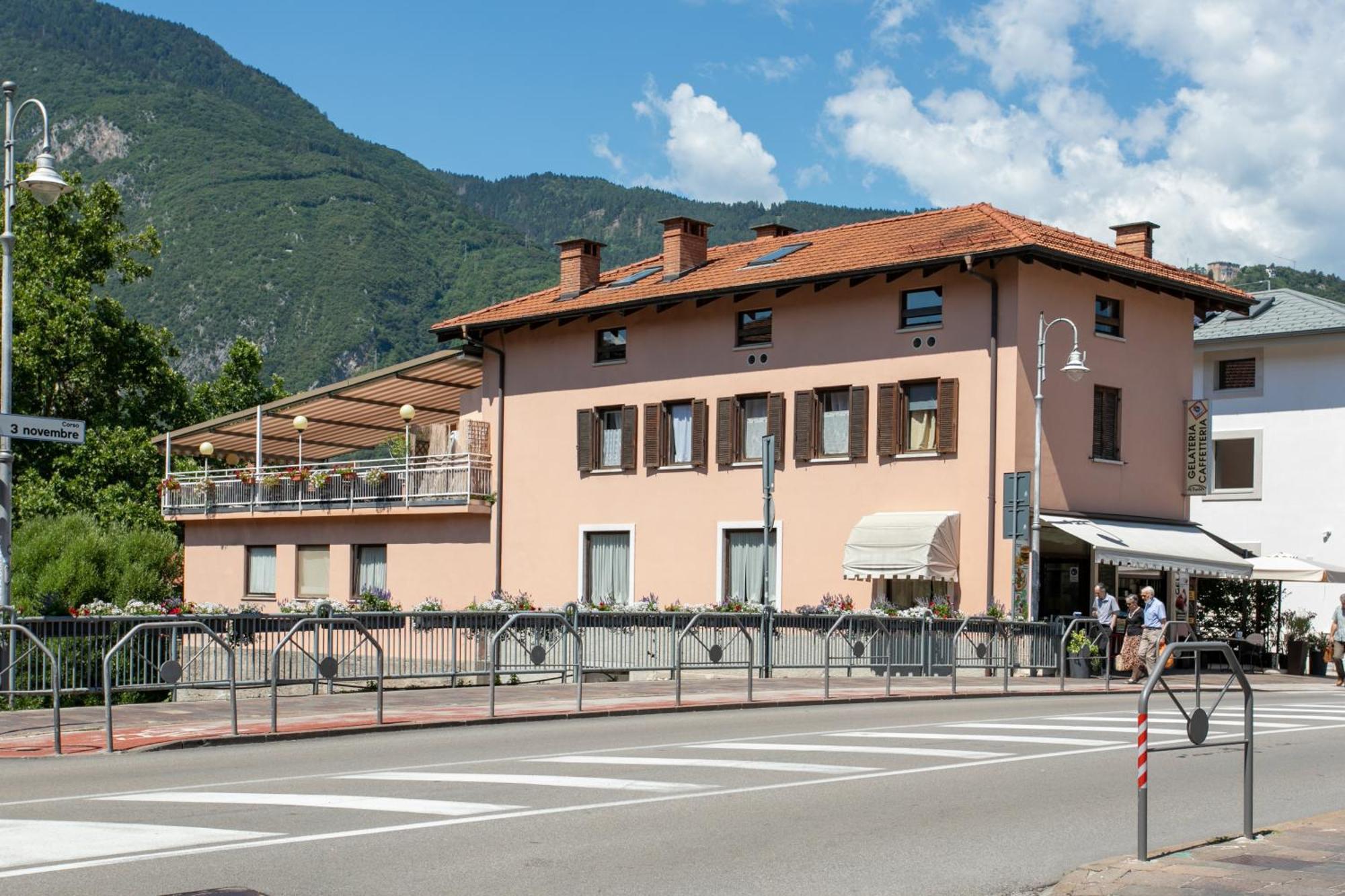 Appartamento Grande Al Ponte. Situato Vicino All'Ospedale, Al Parco E Al Centro Citta Trento Exterior photo